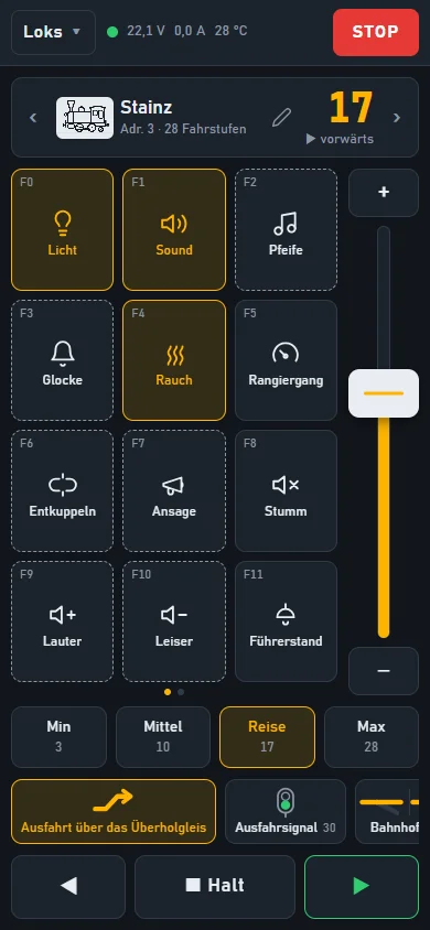 Das Fahrpult von LichtRail auf dem Handy: Lok Stainz fährt vorwärts mit Fahrstufe 17, Licht, Sound und Rauch sind an, rechts der Schieberegler, oben der rote STOP-Button.